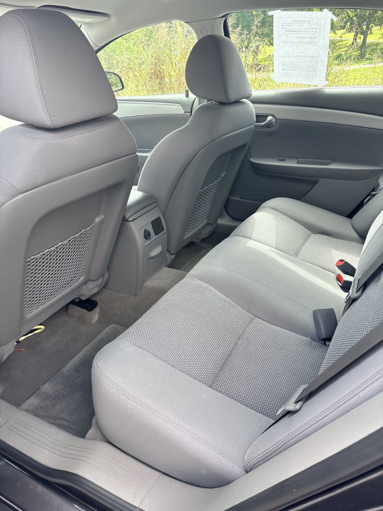 Photo 6 of this CHEVROLET MALIBU
