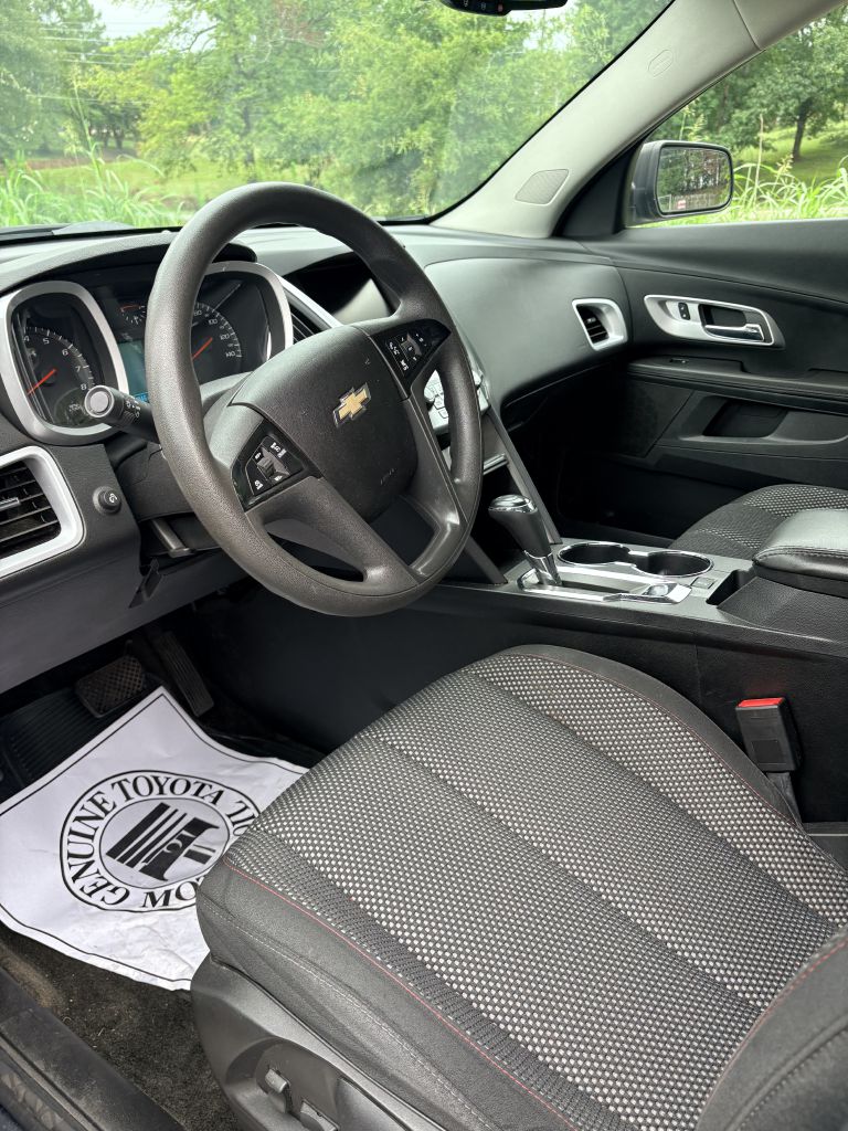 Photo 5 of this CHEVROLET EQUINOX