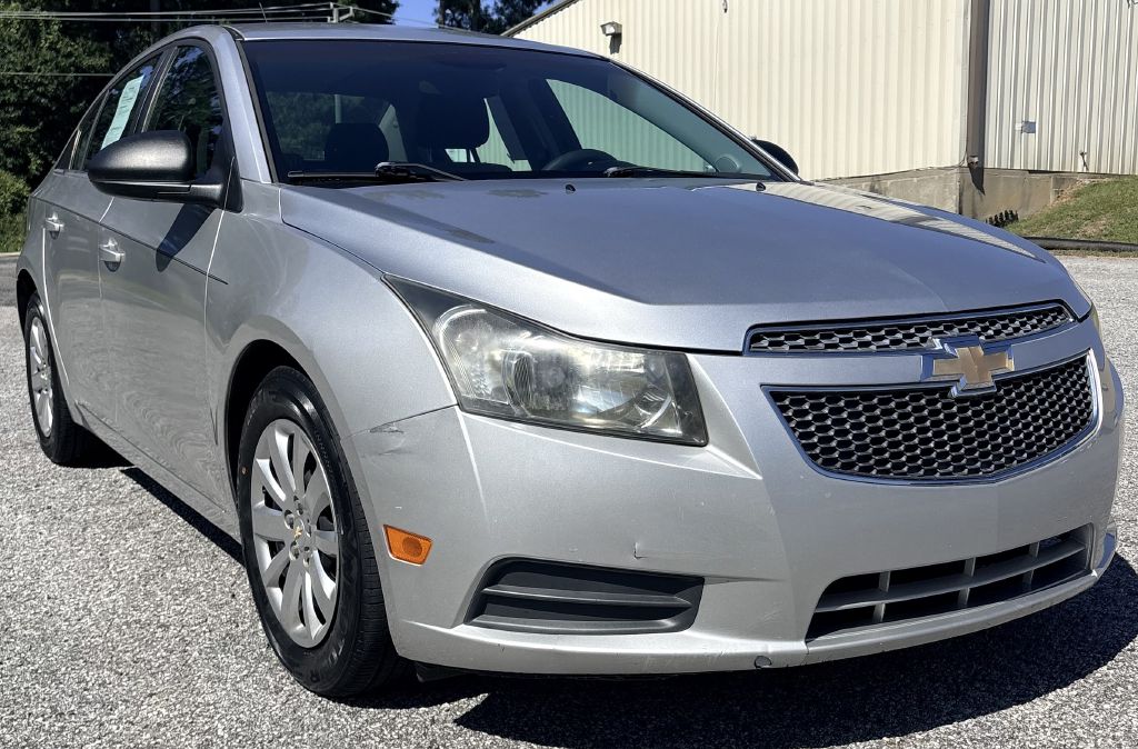 Photo 2 of this CHEVROLET CRUZE