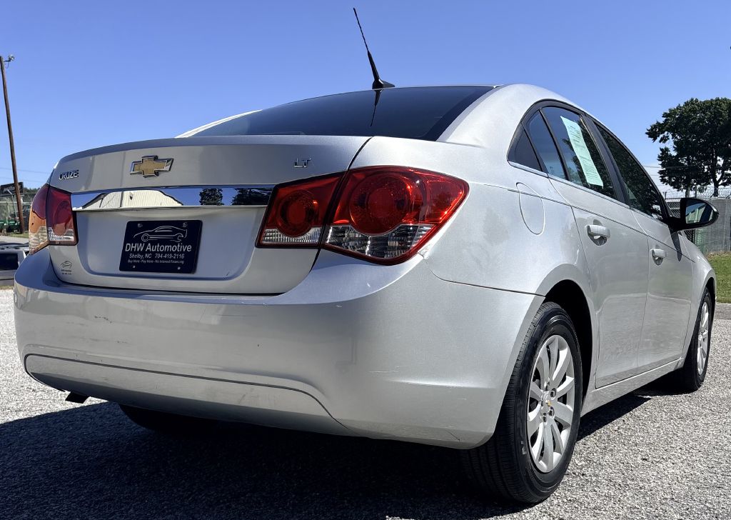 Photo 3 of this CHEVROLET CRUZE