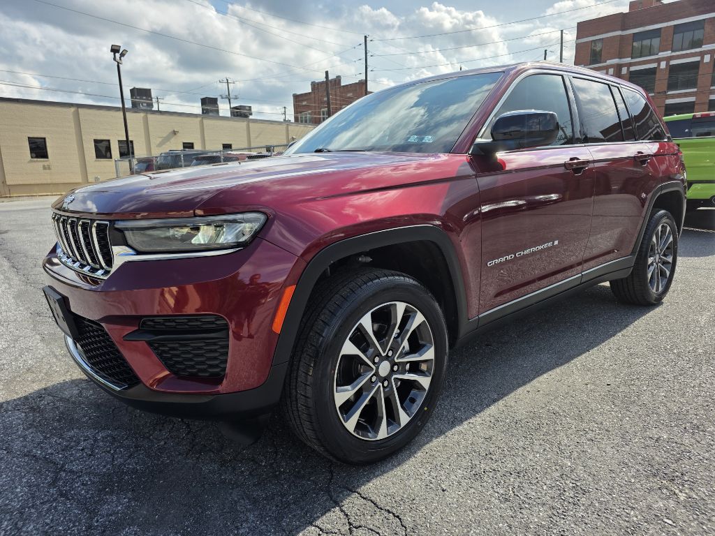 2023 JEEP GRAND CHEROKEE Laredo, Altitude