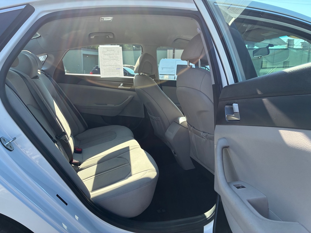 Photo 10 of this HYUNDAI SONATA
