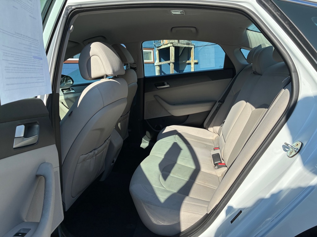 Photo 12 of this HYUNDAI SONATA
