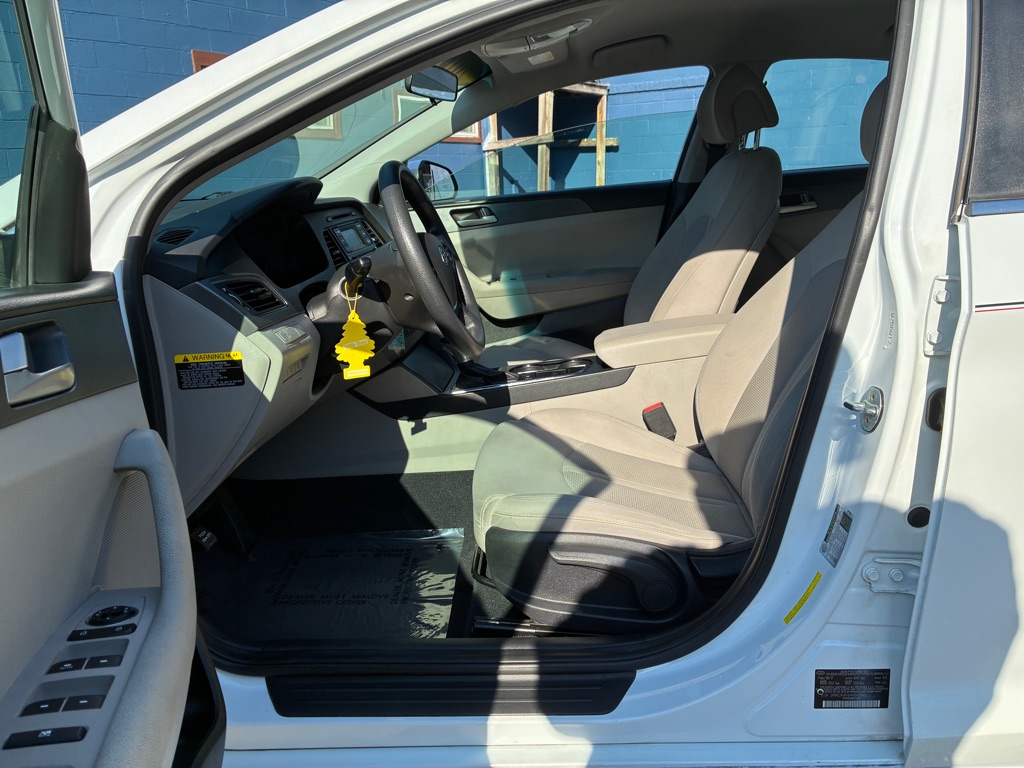 Photo 14 of this HYUNDAI SONATA