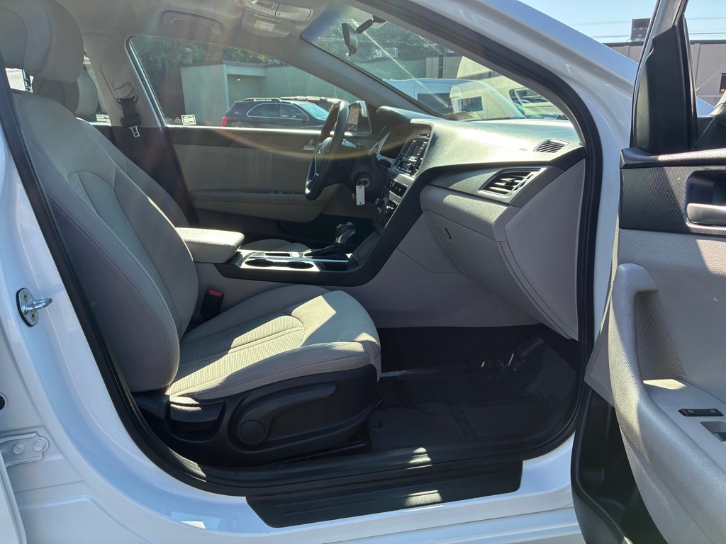 Photo 9 of this HYUNDAI SONATA