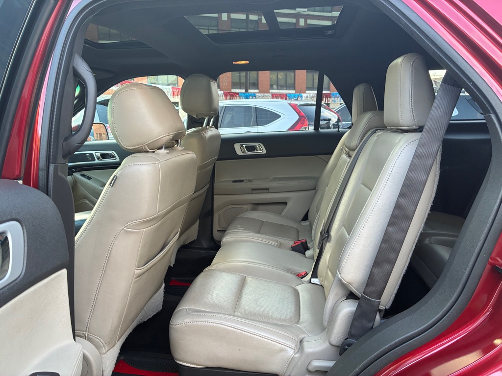 Photo 13 of this FORD EXPLORER