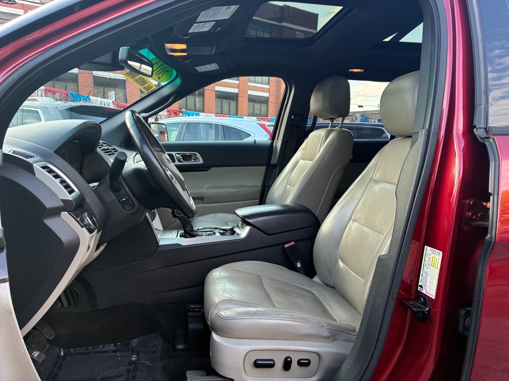 Photo 15 of this FORD EXPLORER