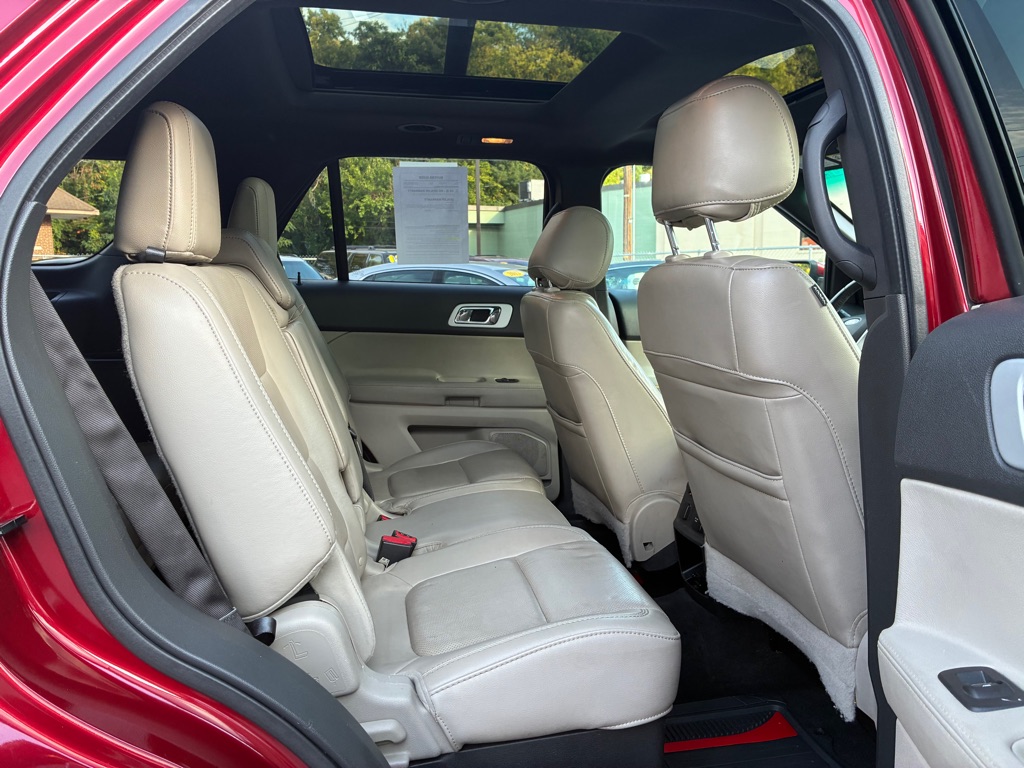 Photo 10 of this FORD EXPLORER