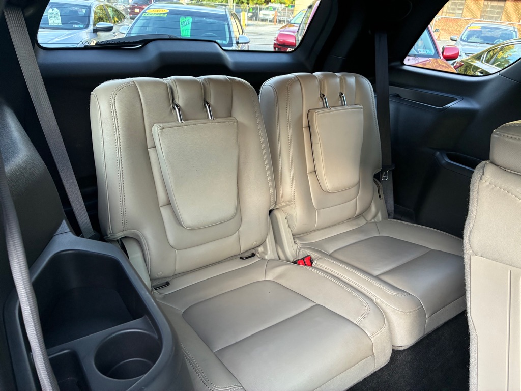 Photo 11 of this FORD EXPLORER