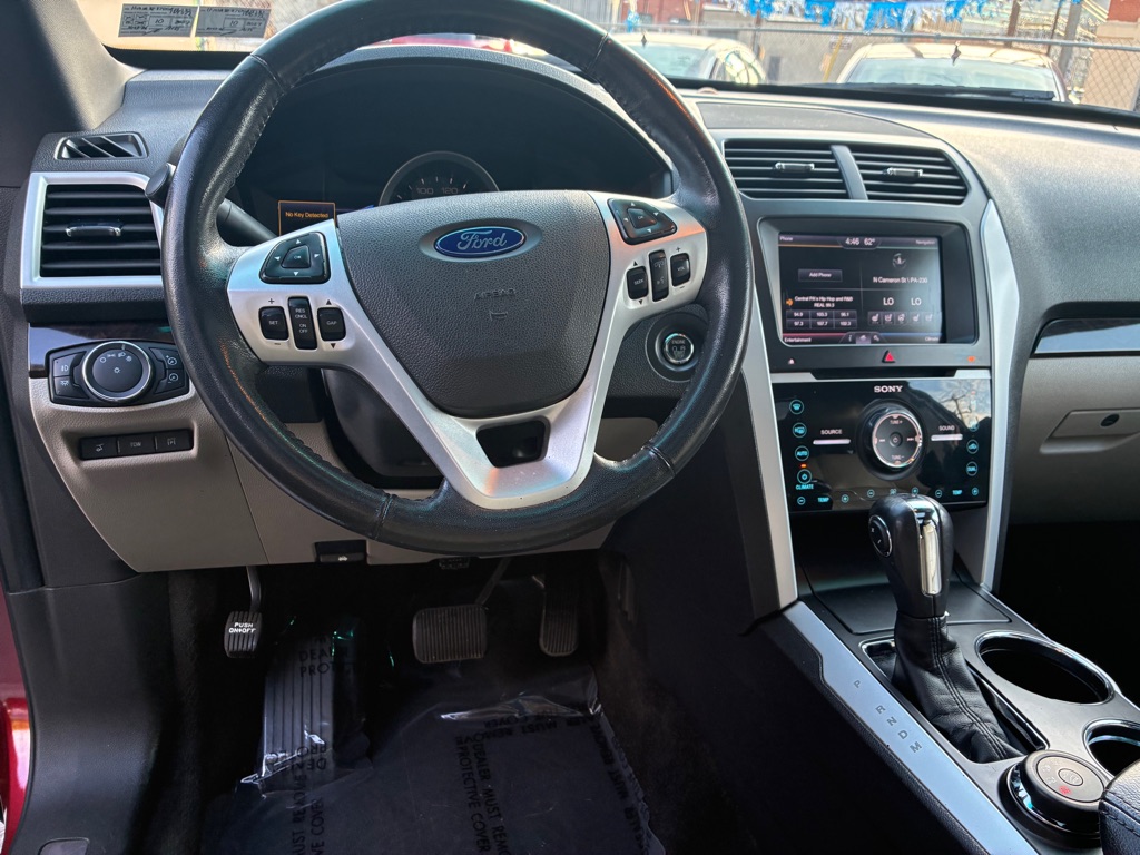 Photo 16 of this FORD EXPLORER
