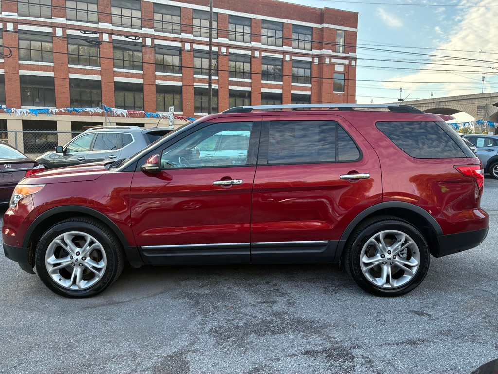 Photo 2 of this FORD EXPLORER