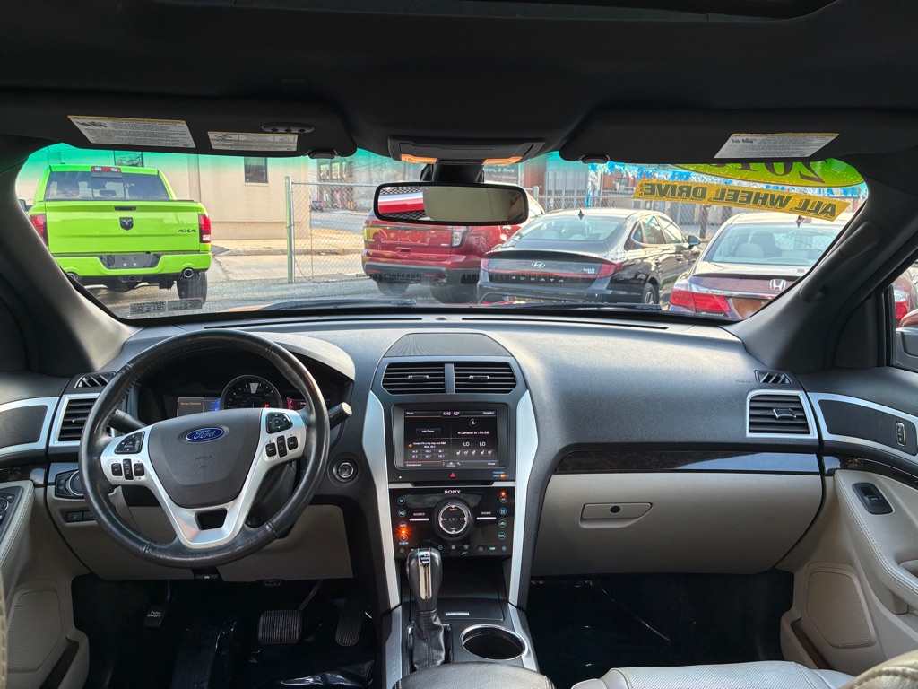 Photo 14 of this FORD EXPLORER