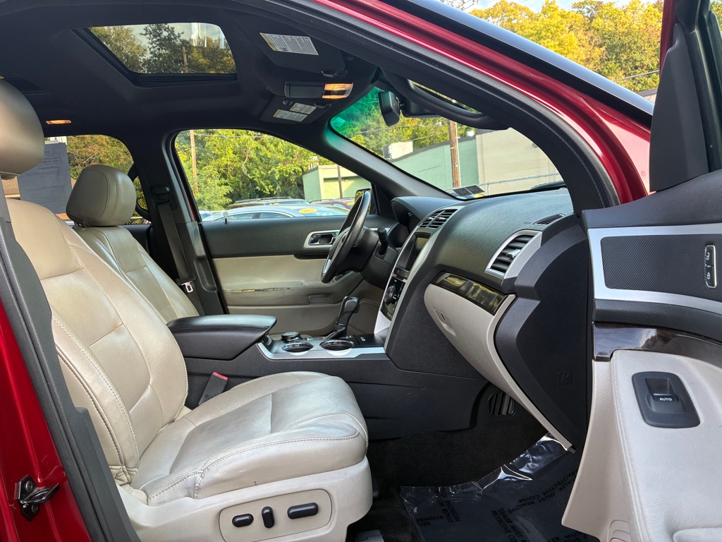 Photo 9 of this FORD EXPLORER