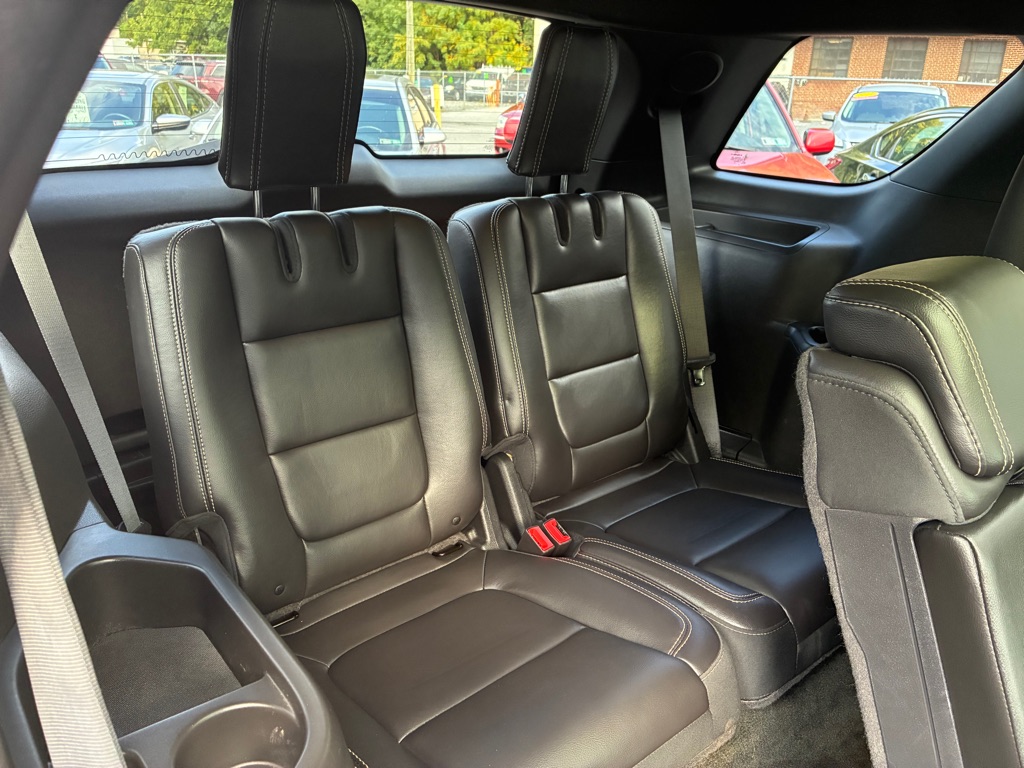 Photo 11 of this FORD EXPLORER