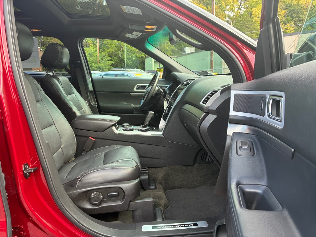 Photo 9 of this FORD EXPLORER