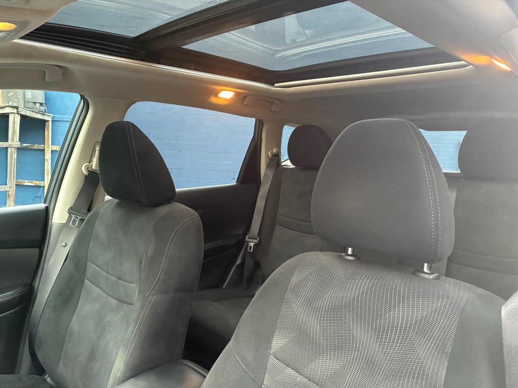 Photo 15 of this NISSAN ROGUE