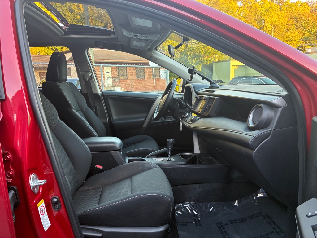 Photo 8 of this TOYOTA RAV4