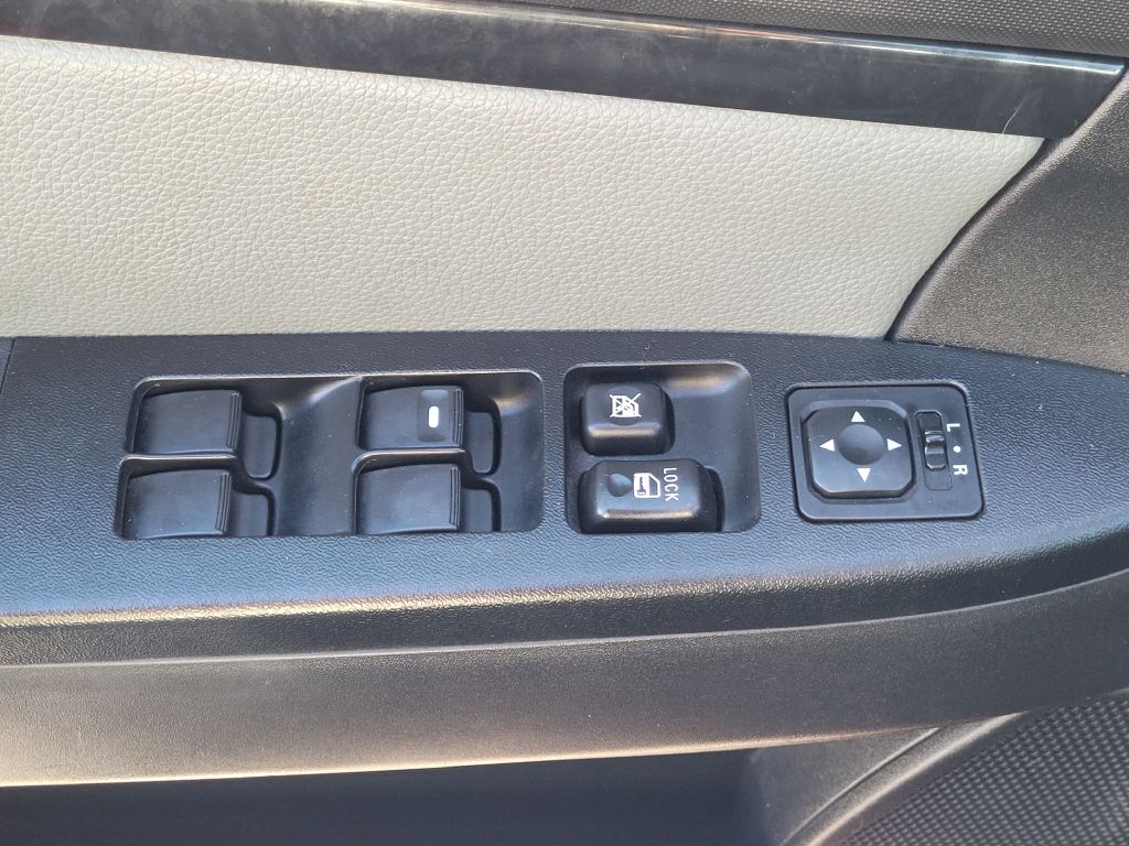 Photo 9 of this MITSUBISHI GALANT
