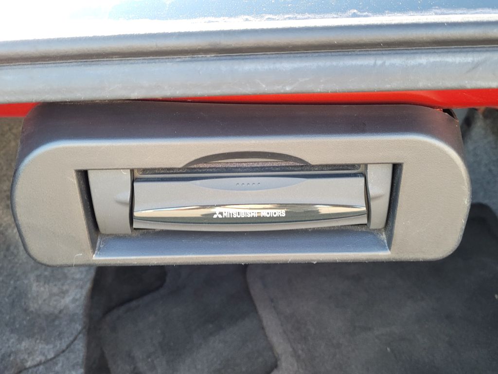 Photo 24 of this MITSUBISHI GALANT