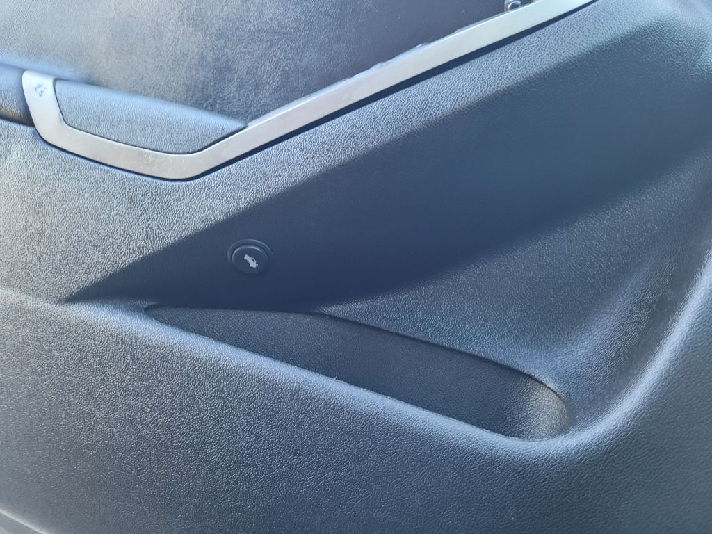 Photo 31 of this PONTIAC G6