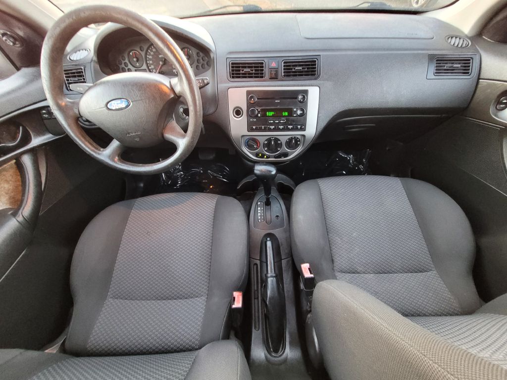 Photo 21 of this FORD FOCUS