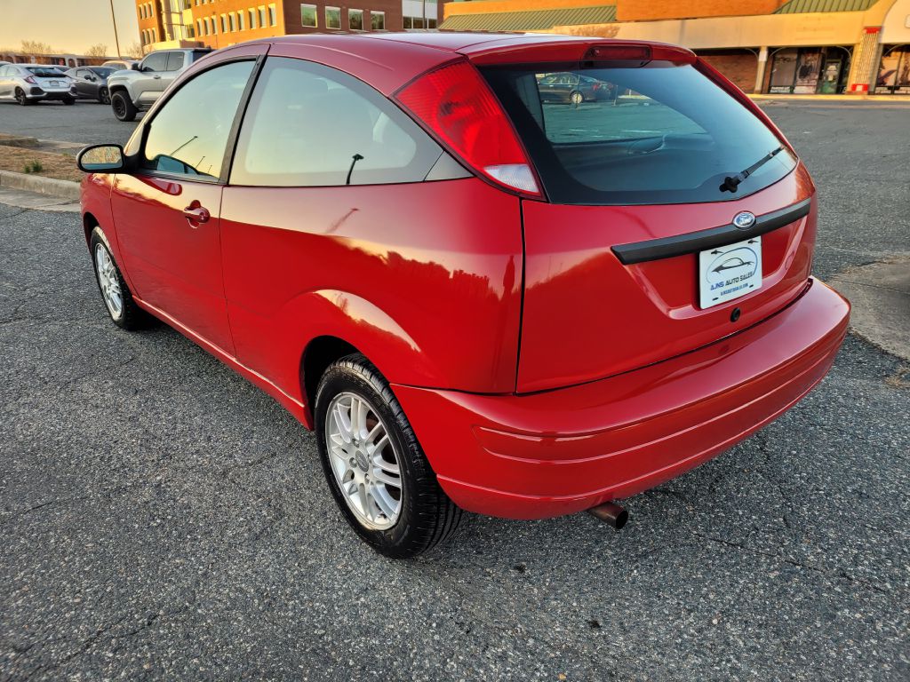Photo 32 of this FORD FOCUS
