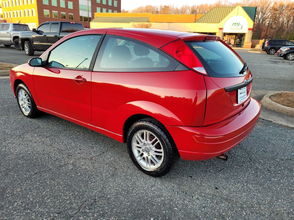 Photo 33 of this FORD FOCUS