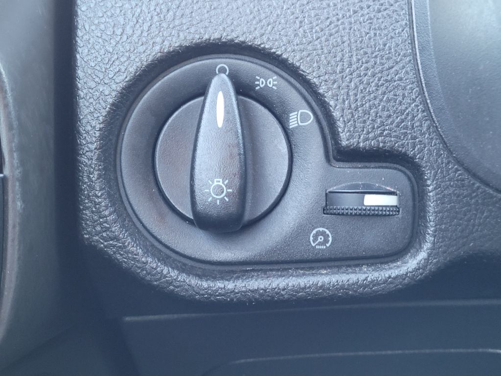 Photo 34 of this FORD FOCUS