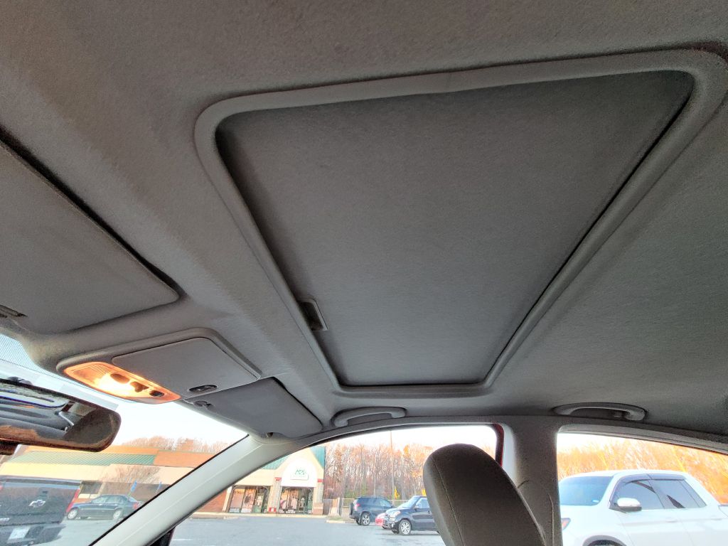 Photo 36 of this FORD FOCUS
