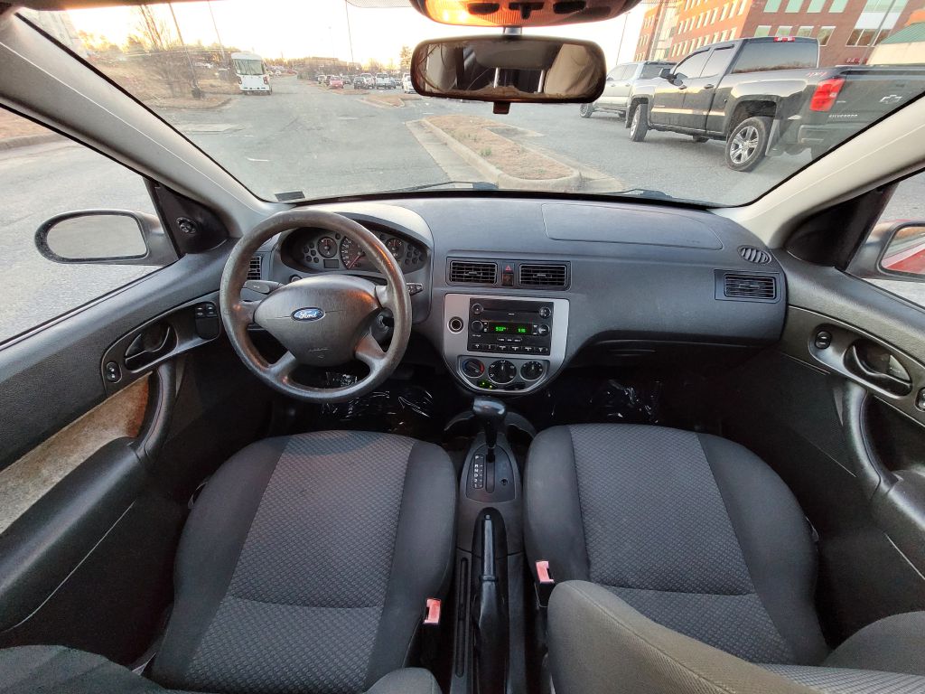 Photo 38 of this FORD FOCUS