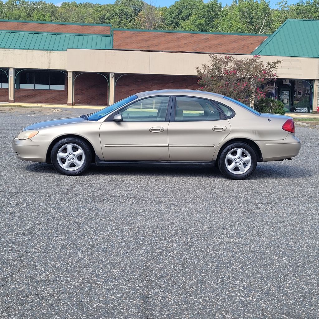 Photo 2 of this FORD TAURUS