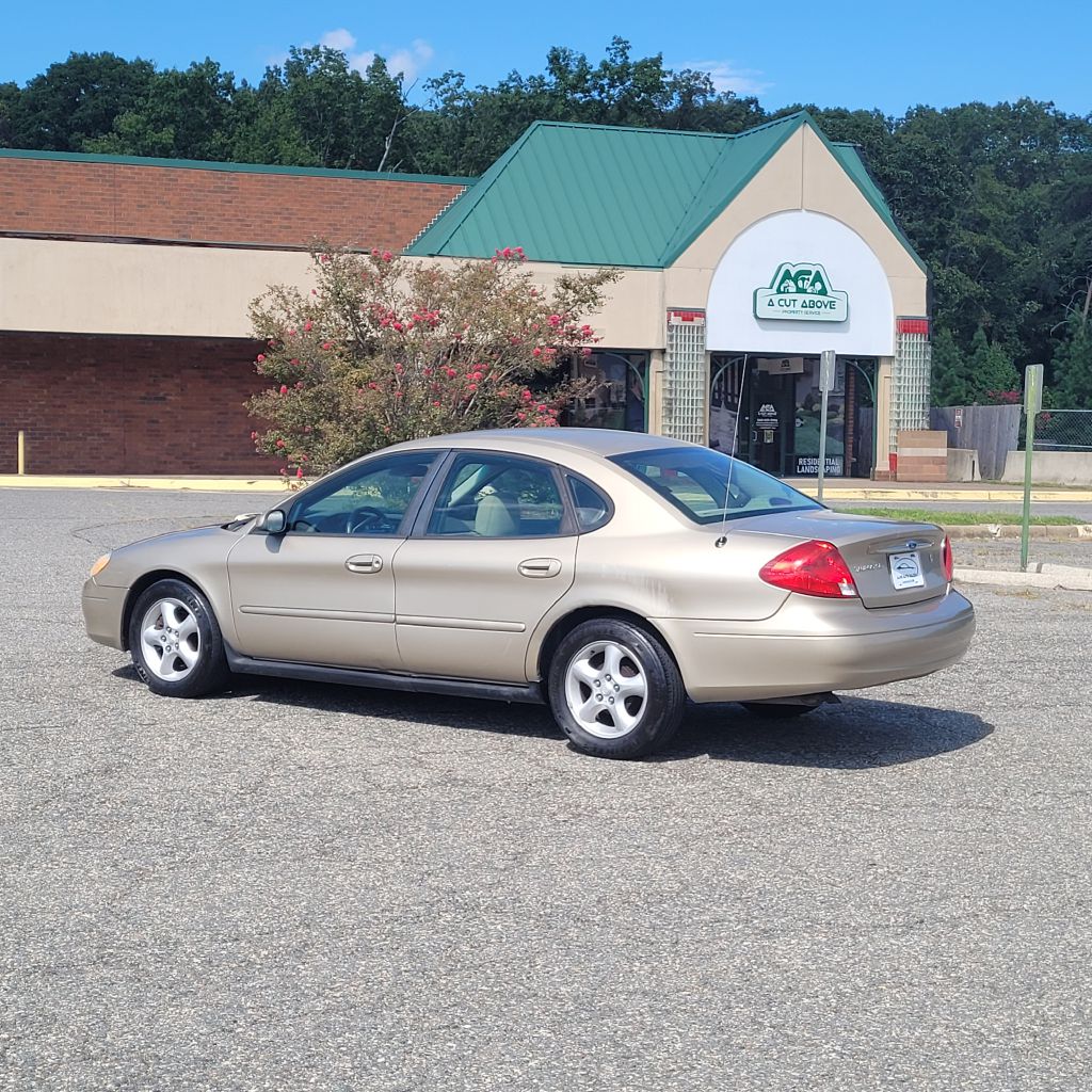 Photo 3 of this FORD TAURUS