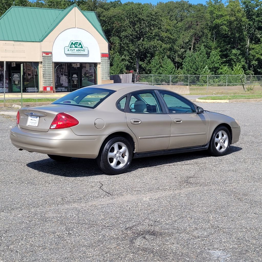 Photo 5 of this FORD TAURUS