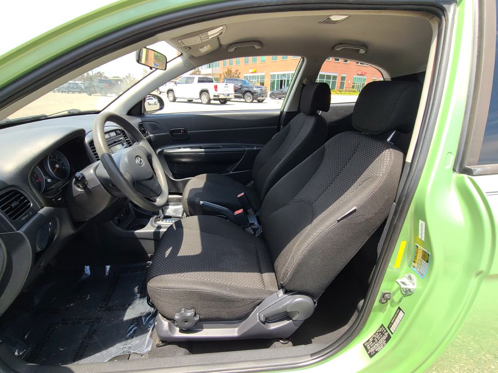 Photo 7 of this HYUNDAI ACCENT