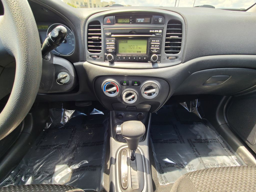 Photo 10 of this HYUNDAI ACCENT