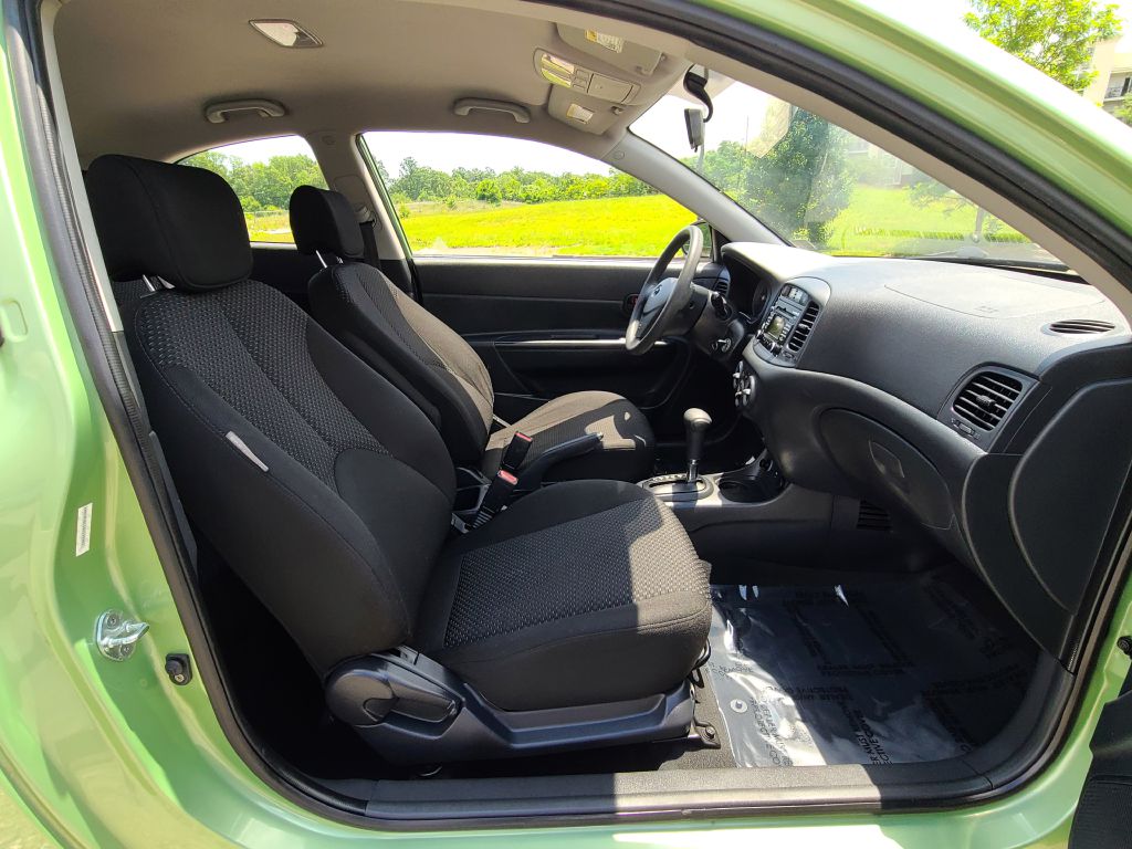 Photo 11 of this HYUNDAI ACCENT