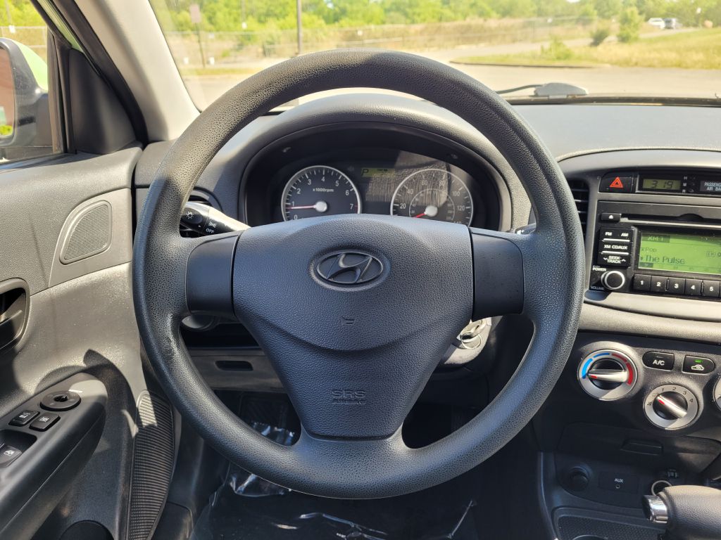 Photo 15 of this HYUNDAI ACCENT