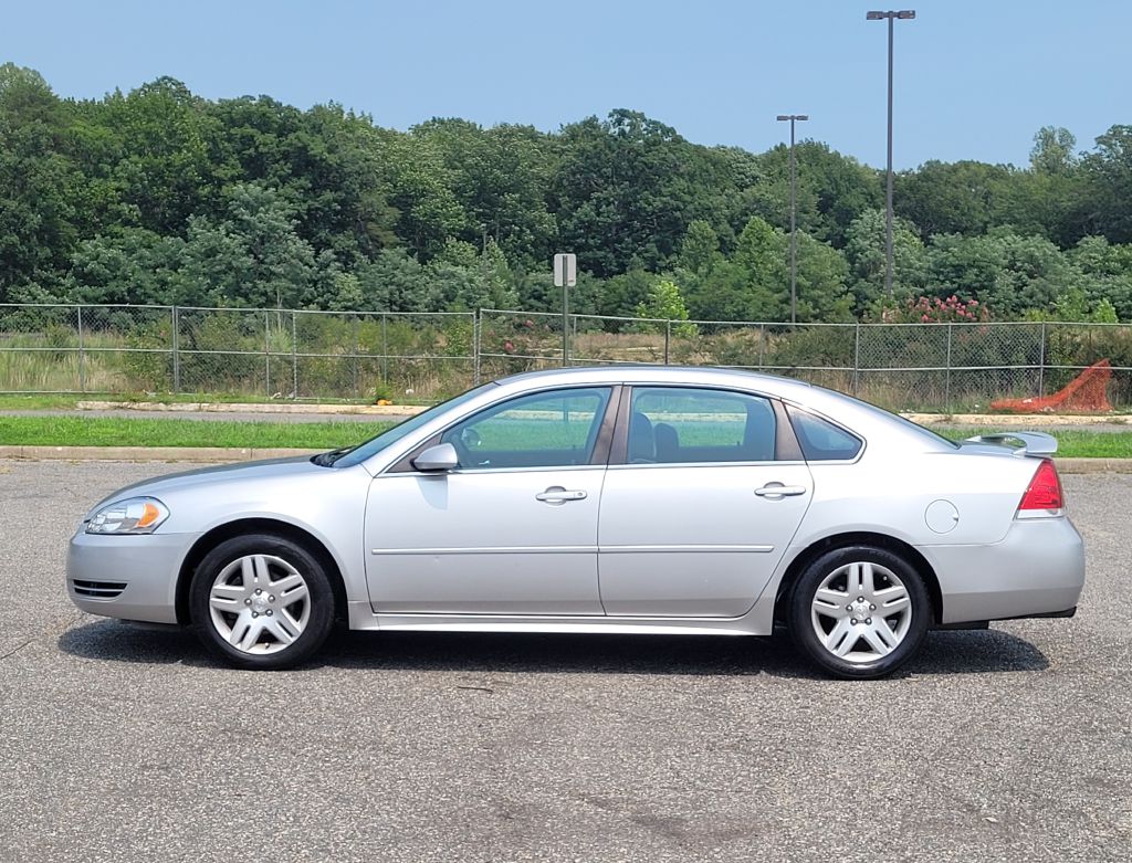 Photo 2 of this CHEVROLET IMPALA