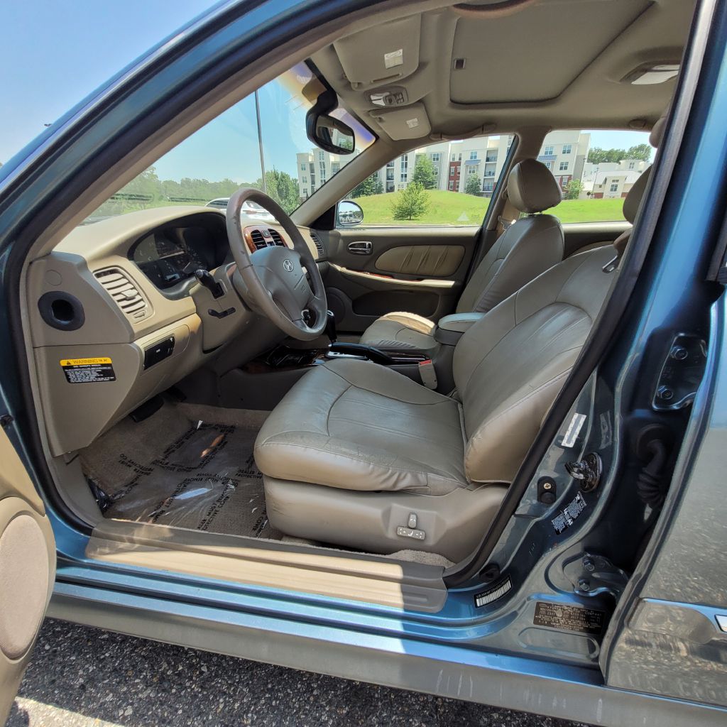 Photo 8 of this HYUNDAI SONATA