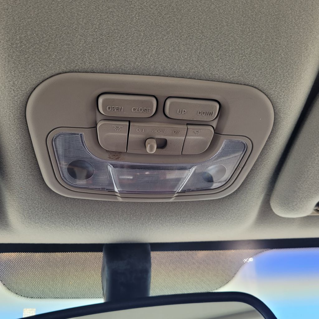 Photo 16 of this HYUNDAI SONATA