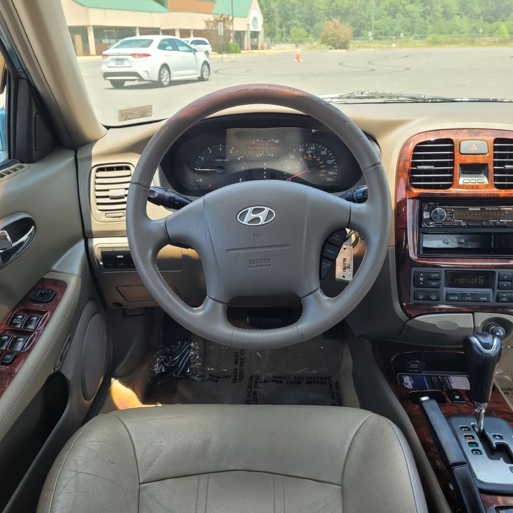 Photo 24 of this HYUNDAI SONATA