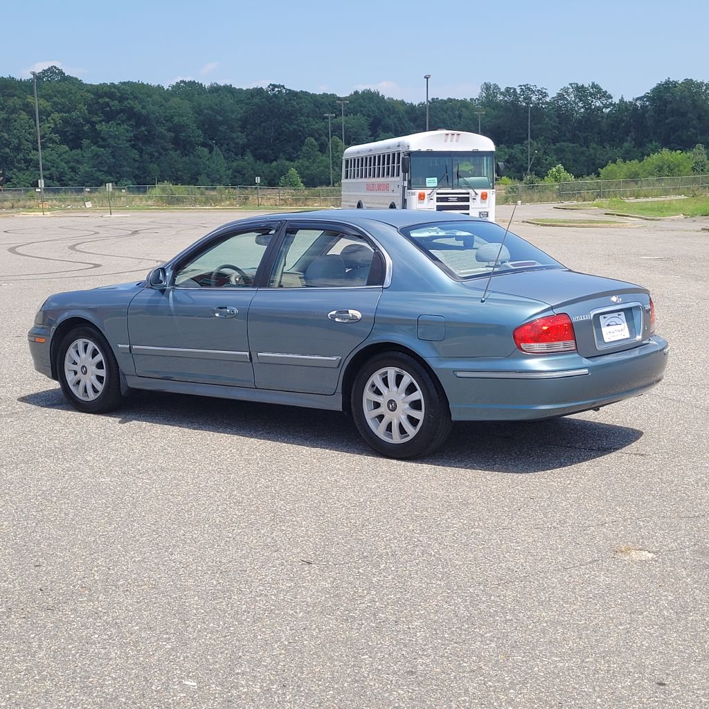 Photo 32 of this HYUNDAI SONATA