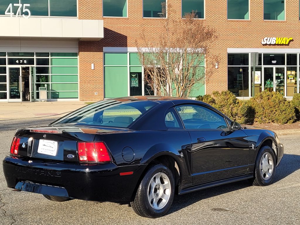 Photo 4 of this FORD MUSTANG