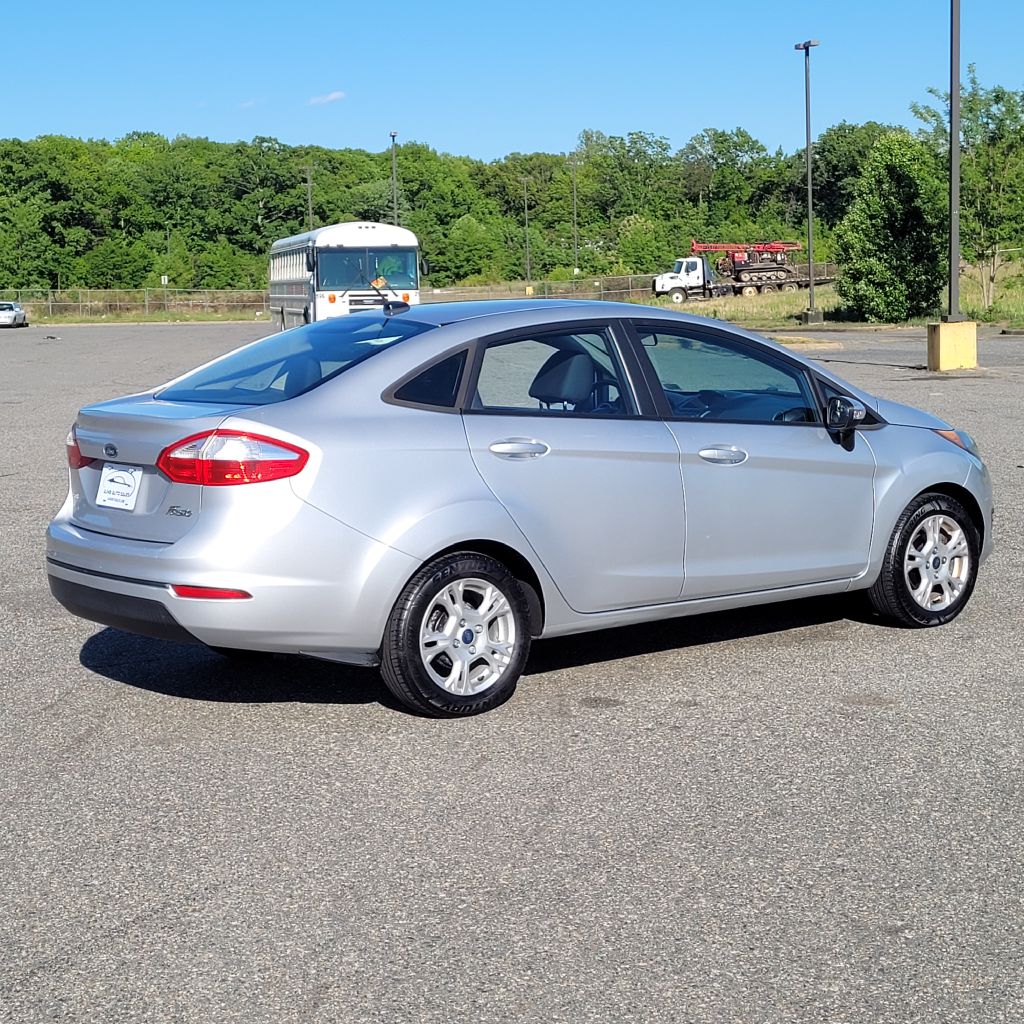 Photo 4 of this FORD FIESTA