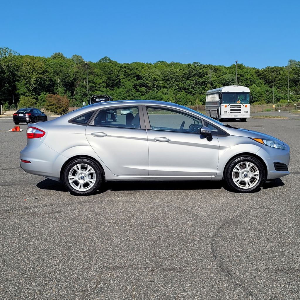 Photo 5 of this FORD FIESTA
