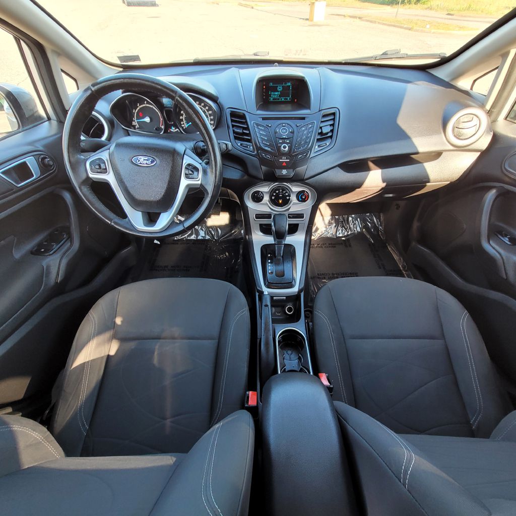 Photo 13 of this FORD FIESTA