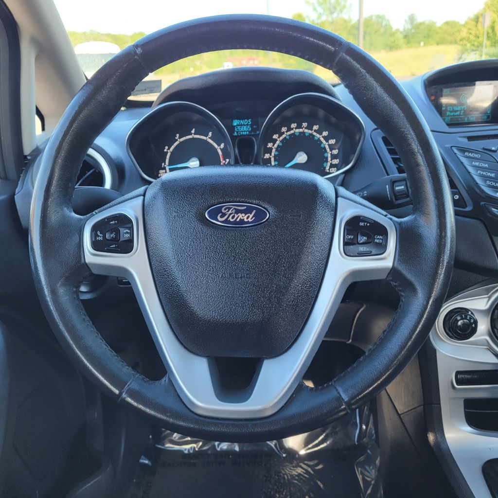 Photo 14 of this FORD FIESTA