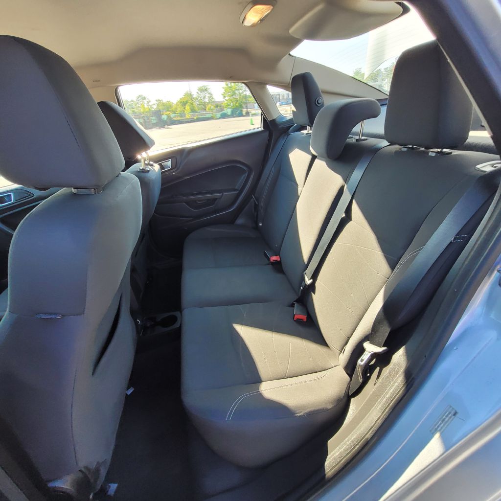 Photo 16 of this FORD FIESTA