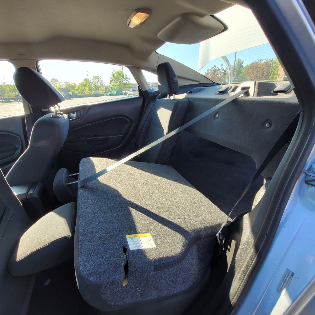 Photo 17 of this FORD FIESTA