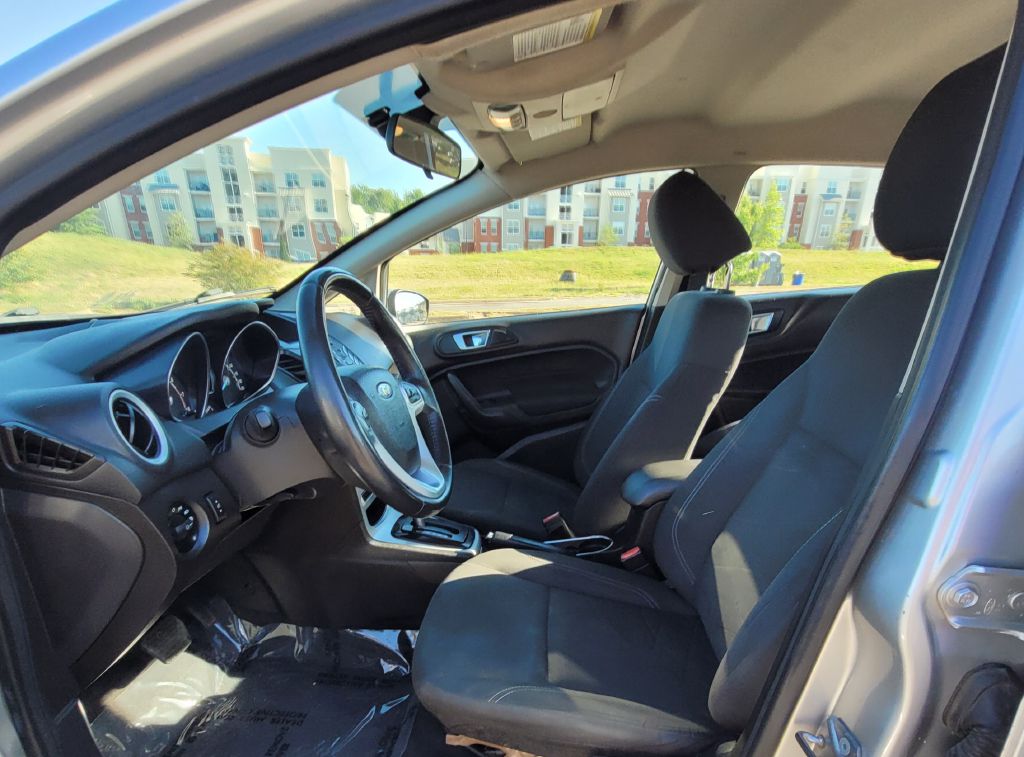 Photo 25 of this FORD FIESTA
